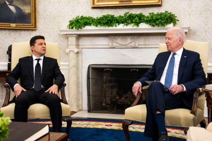 Volodimir Zelenski l-a invitat pe Joe Biden la Kiev. Preşedintele SUA a promis un răspuns "rapid şi hotărât" în cazul unui atac al Rusiei