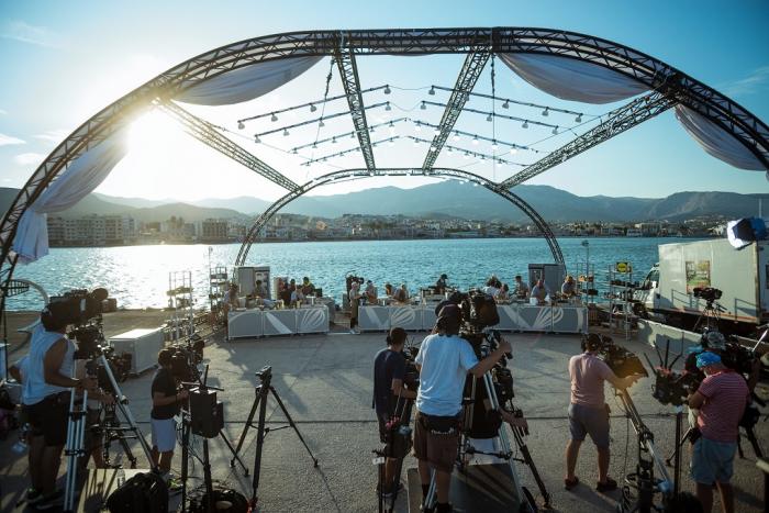 Chefi fără limite, filmat în cele mai spectaculoase locații din Grecia. Premiera: luni, marţi şi miercuri, de la 20:30, la Antena 1