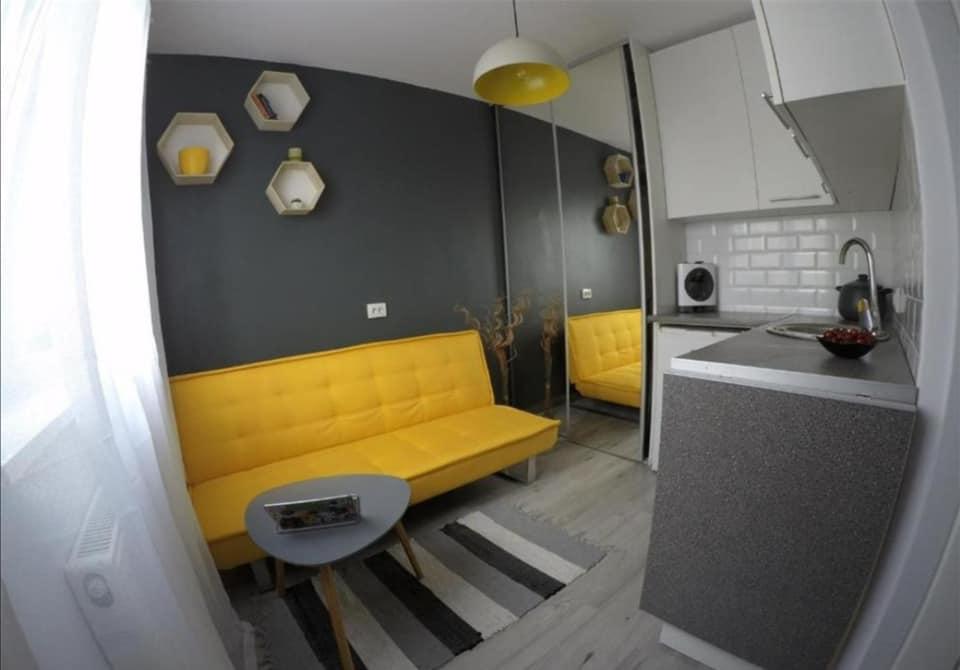 Celebra garsonieră de 11 metri pătraţi din Cluj a fost scoasă la vânzare