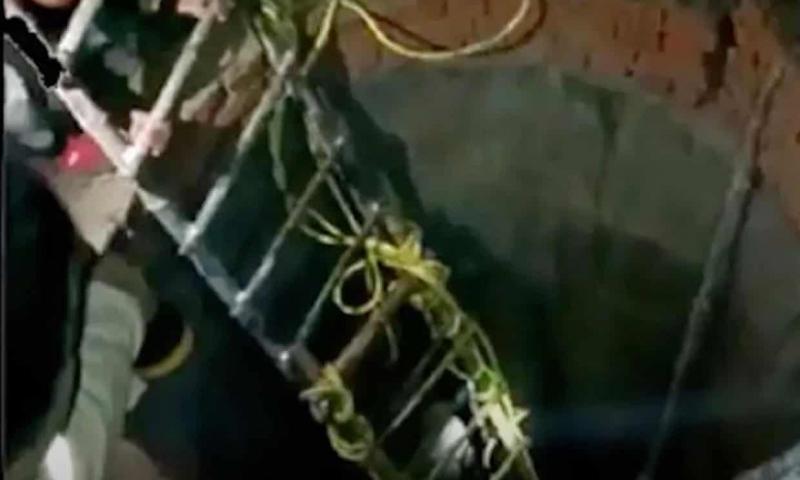 13 femei și fete au murit la o nuntă din India, după ce s-au prăbușit într-o fântână adâncă de 15 metri.