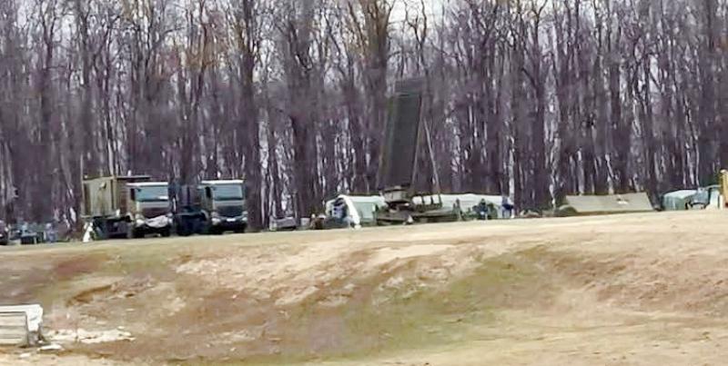Tabără militară instalată peste noapte în Botoşani, la graniţa României cu Ucraina. Supraveghere aeriană, realizată cu un radar mobil - FOTO