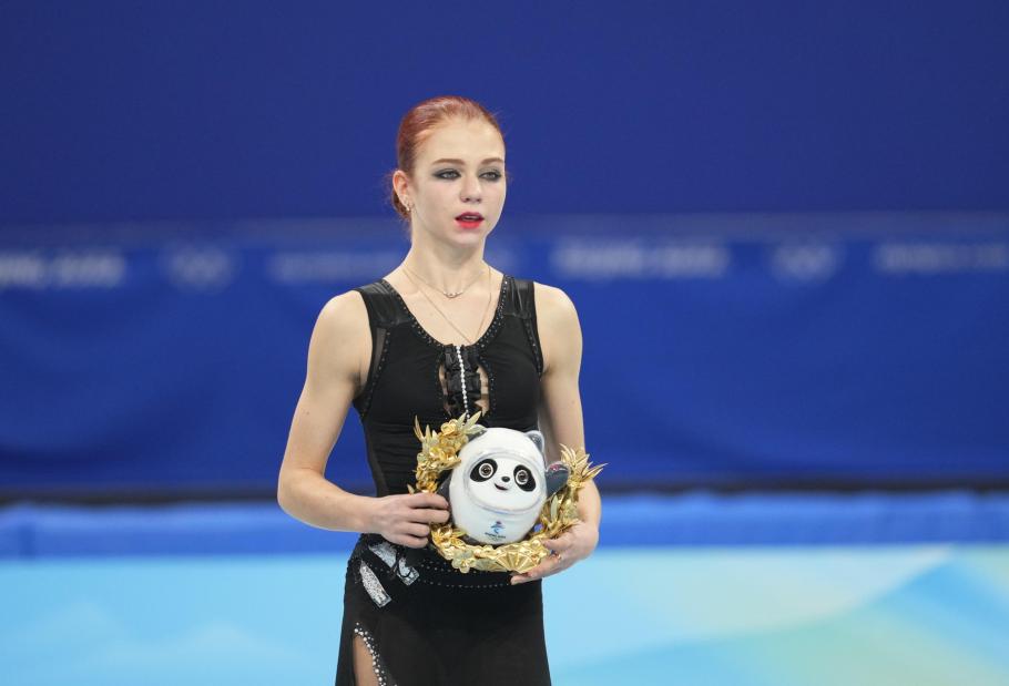 Cădere nervoasă pentru patinatoarea rusă Alexandra Trusova. A sărit 5 cvadruple, dar a luat doar argintul: ”Urăsc sportul ăsta!”