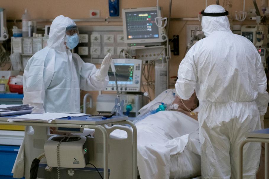 Reacţia unui medic după doi ani de pandemie: "Ce s-a schimbat? Răspunsul e rapid şi facil: absolut nimic" Reacţia unui medic după doi ani de pandemie: "Ce s-a schimbat? Răspunsul e rapid şi facil: absolut nimic"