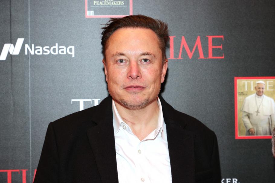 Elon Musk vine în ajutorul Ucrainei. Reţeaua de internet Starlink este activată deasupra țării Elon Musk vine în ajutorul Ucrainei. Reţeaua de internet Starlink este activată deasupra țării