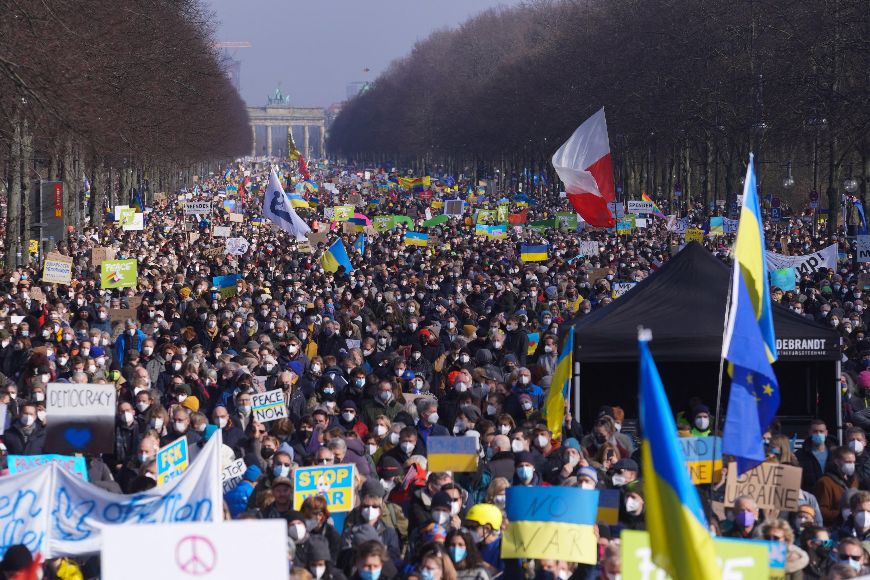 Lumea întreagă s-a dezlănțuit împotriva lui Putin. Sute de mii de oameni au ieșit în stradă furioși din cauza invadării Ucrainei
