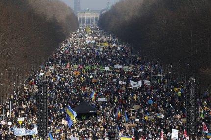 Lumea întreagă s-a dezlănțuit împotriva lui Putin. Sute de mii de oameni au ieșit în stradă furioși din cauza invadării Ucrainei