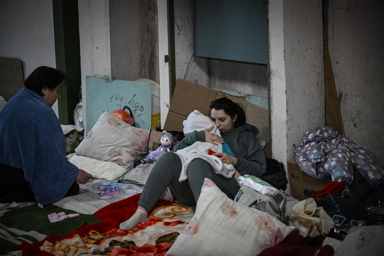 Copii bolnavi, în subsolul spitalelor din Kiev