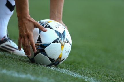 FIFA și UEFA suspendă participările la evenimente pentru toate cluburile și echipele naționale din Rusia