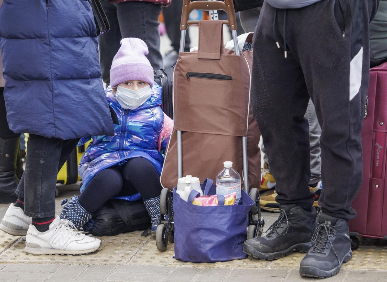 Mii de refugiați în gara Lviv din vestul Ucrainei