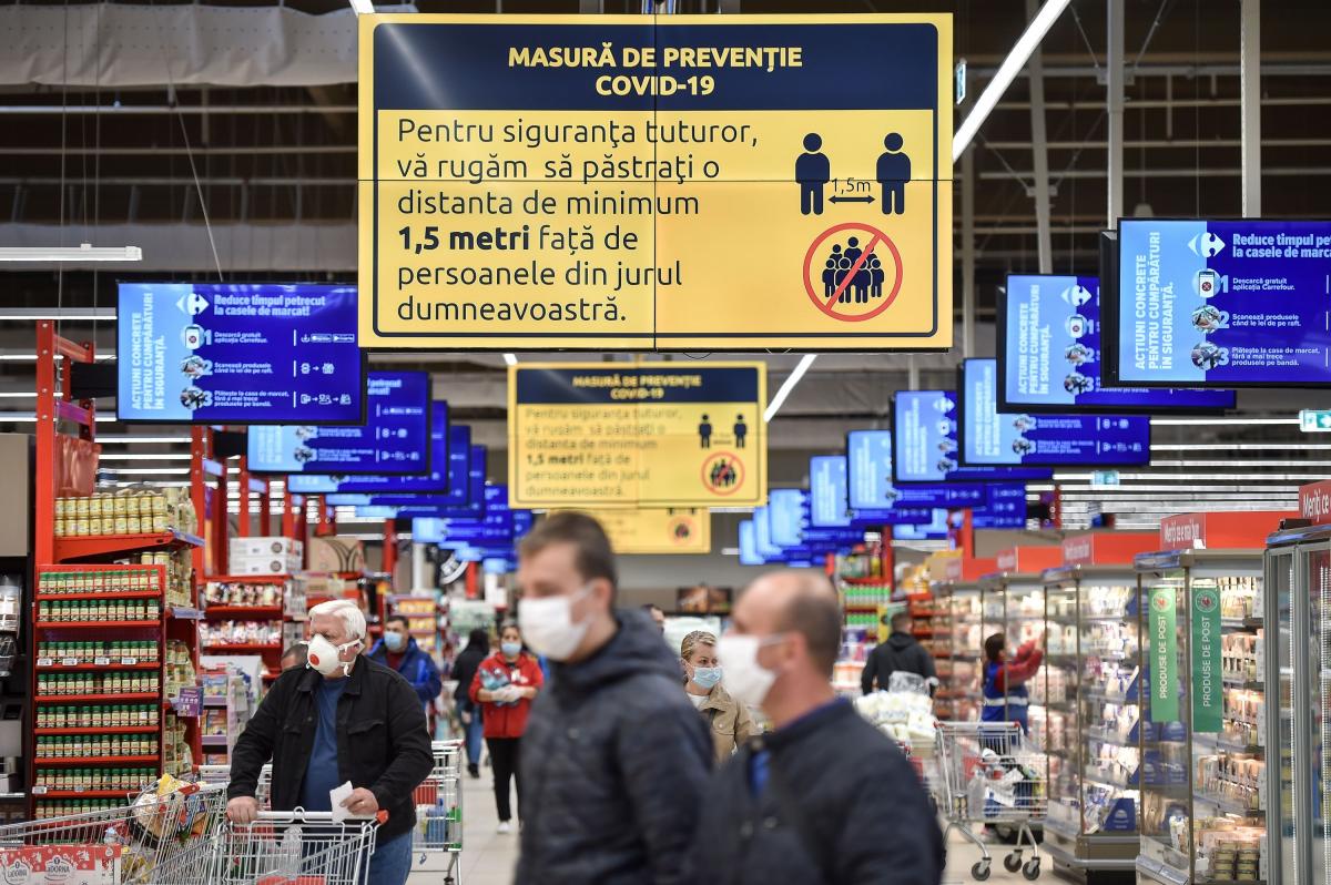Accesul în supermarketurile din centrele comerciale ar putea fi permis şi persoanelor nevaccinate Accesul în supermarketurile din centrele comerciale ar putea fi permis şi persoanelor nevaccinate