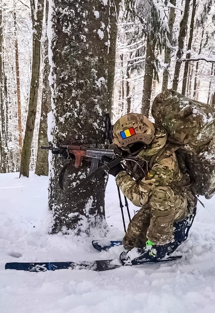 Cum se antrenează comandourile româneşti la -20 de grade