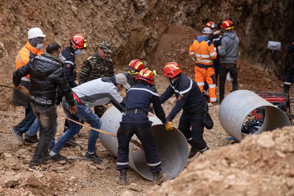 ”Aproape am ajuns”. Operațiunea de salvare a copilului de 5 ani, căzut în fântână, în Maroc, a intrat în linie dreaptă