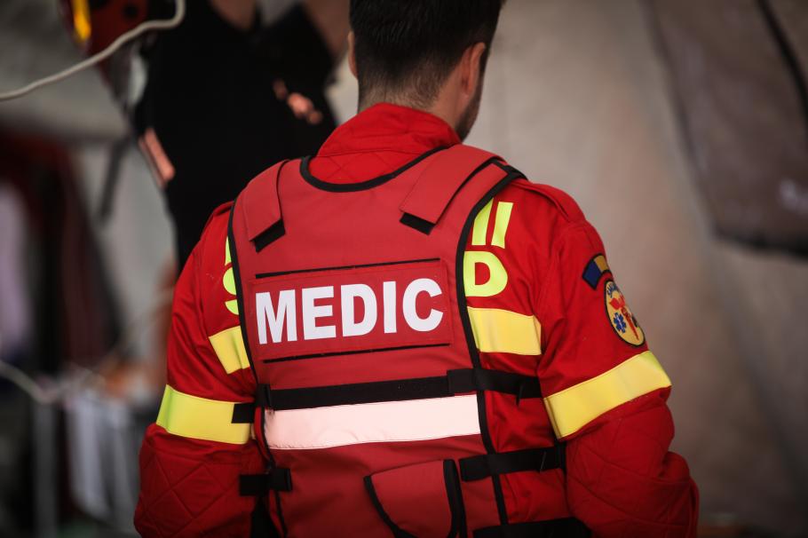 O fetiță și un băiat au căzut în râul Bistrița. Mai multe echipaje de salvare încearcă să-i readucă la viață