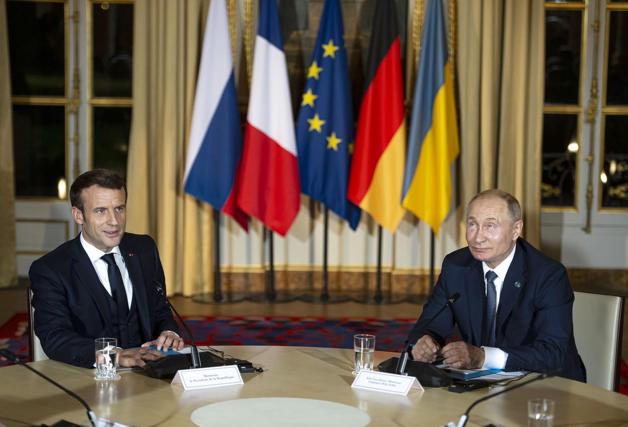 Emmanuel Macron se întâlneşte astăzi cu Vladimir Putin la Moscova. Preşedintele Franţei speră la o "soluţie istorică" a crizei Rusia-Ucraina