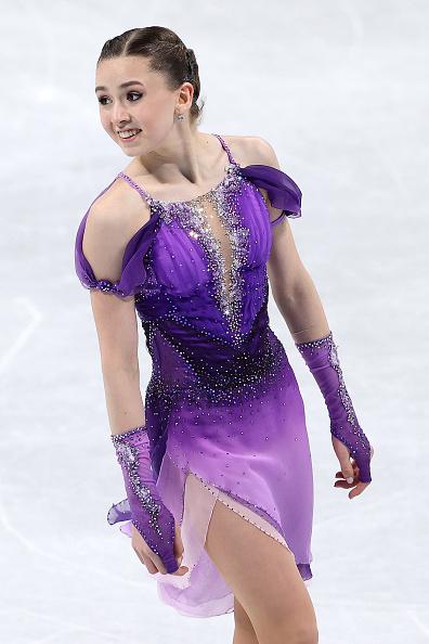 O rusoaică fenomen, de 15 ani, scrie istorie la Beijing. Kamila Valieva, prima patinatoare care sare o cvadruplă la JO