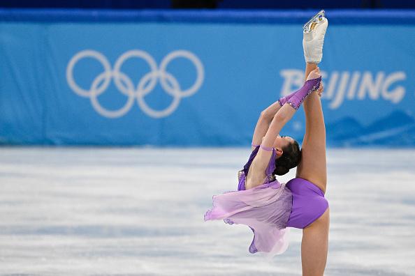 O rusoaică fenomen, de 15 ani, scrie istorie la Beijing. Kamila Valieva, prima patinatoare care sare o cvadruplă la JO