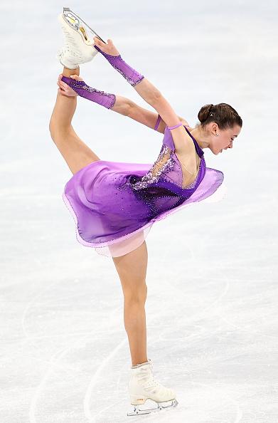 O rusoaică fenomen, de 15 ani, scrie istorie la Beijing. Kamila Valieva, prima patinatoare care sare o cvadruplă la JO