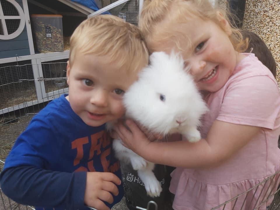 Gracie-Ann şi fratele ei, Jayden