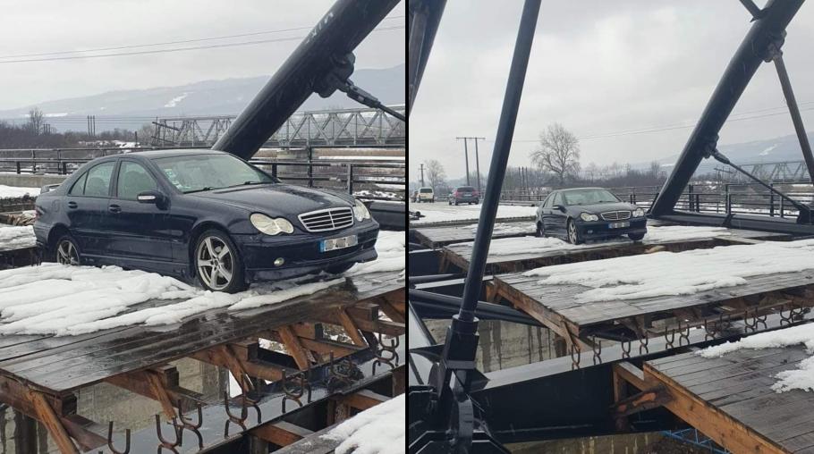 mașină suspendată pe un pod, în Maramureș urmărire în Maramureș