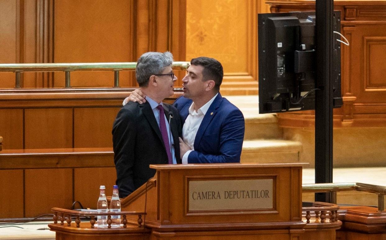 Virgil Popescu și George Simion, în Parlament