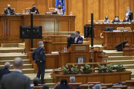 George Simion l-a agresat pe ministrul Virgil Popescu în Parlament