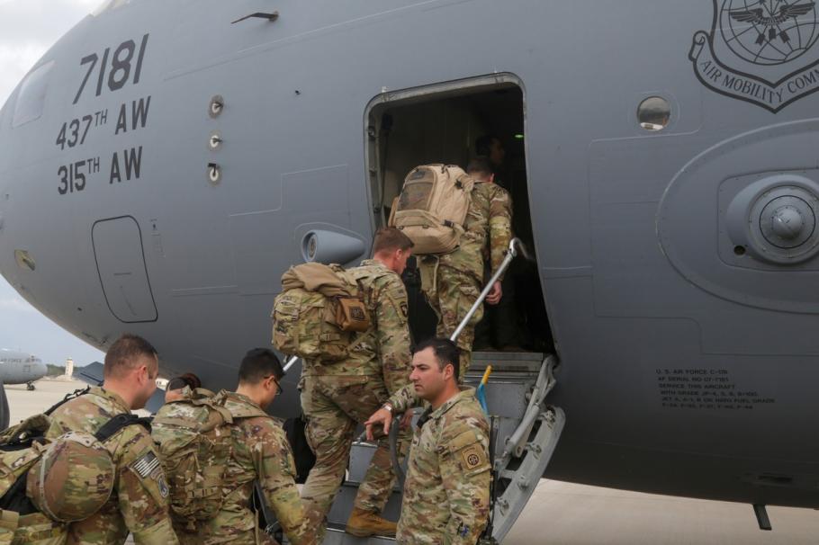 Au venit americanii. Peste 100 de militari americani, specialişti,au sosit deja în România Au venit americanii. Peste 100 de militari americani, specialişti,au sosit deja în România