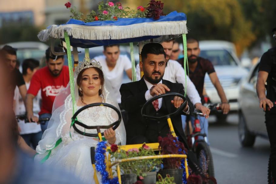 Cei doi au divorat la câteva ore după ce au semnat actele Cei doi au divorat la câteva ore după ce au semnat actele