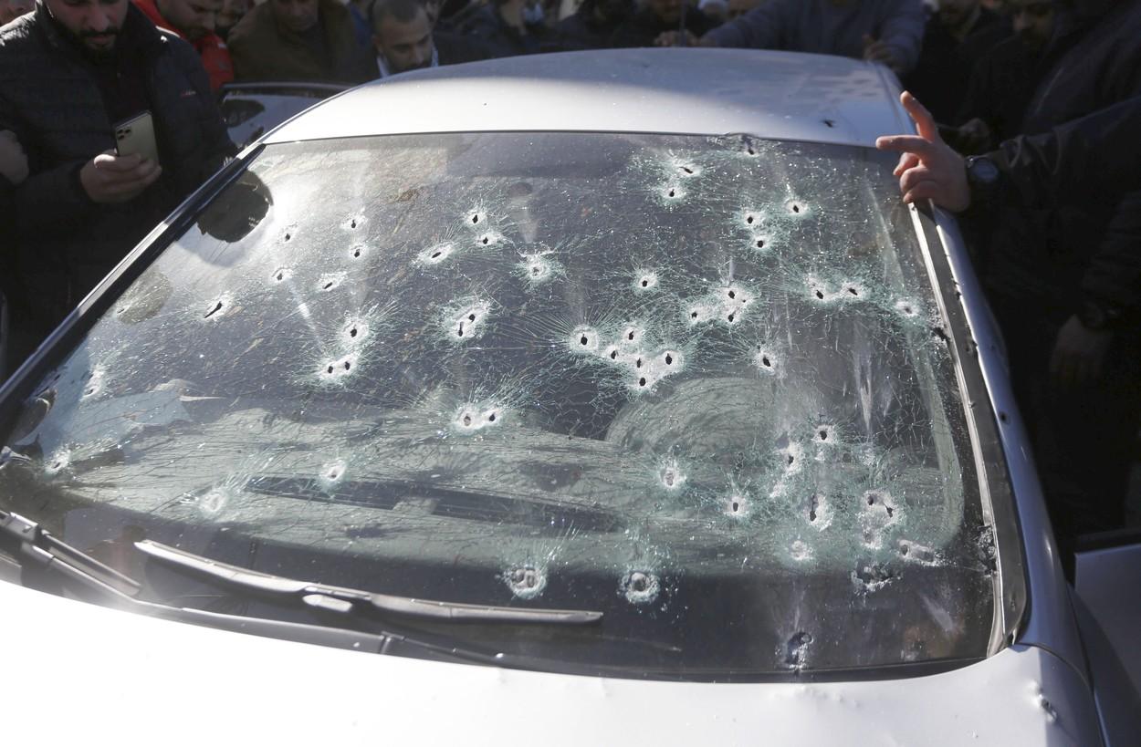 Palestinienii u fost atacaţi în timp ce se aflau într-o maşină