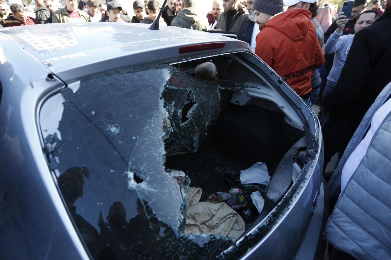 Palestinienii u fost atacaţi în timp ce se aflau într-o maşină