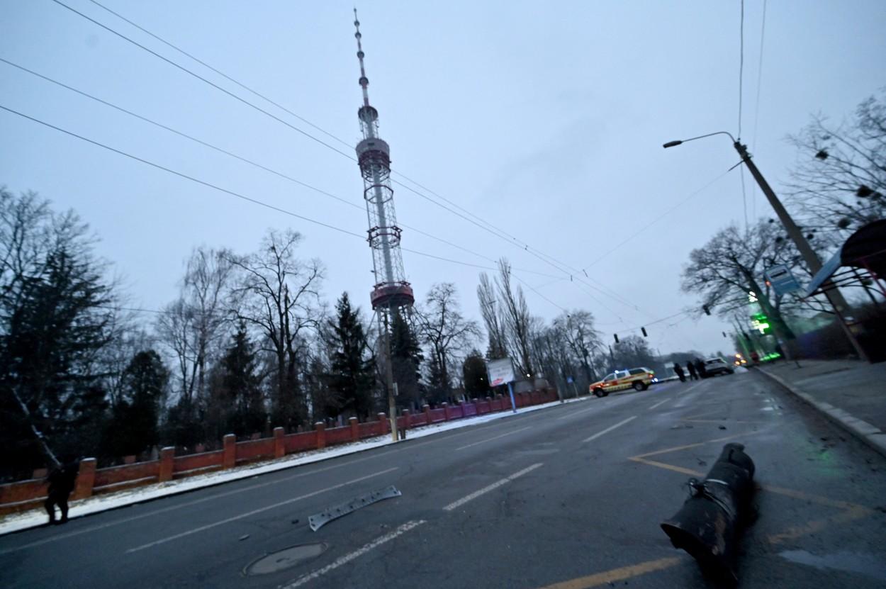 Ruşii au bombardat turnul radio/TV din Kiev. Cinci persoane au murit în urma atacului