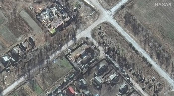 Noi imagini din satelit cu convoiul de 64 de kilometri al armatei ruse, care avansează spre Kiev. Raport: Umătorul atac major ar putea avea loc în 24 de ore