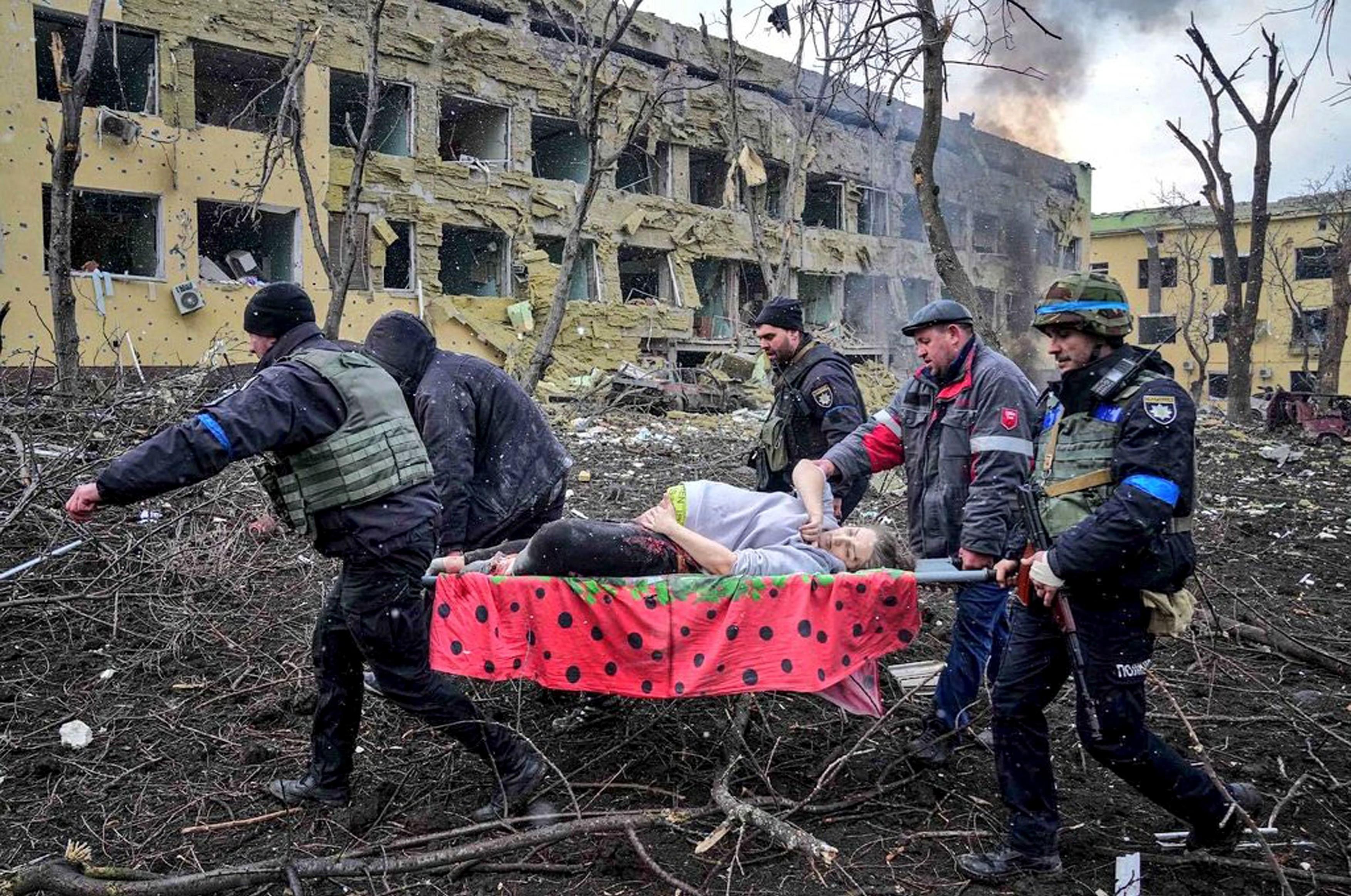 Peste 1200 de cadavre ridicate de pe străzi în Mariupol. ”Oamenii se atacă pentru mâncare”. Scene de groază în orașul asediat de ruși