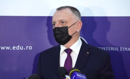 Sorin Cîmpeanu a anunţat ce elevi pot continua să înveţe online