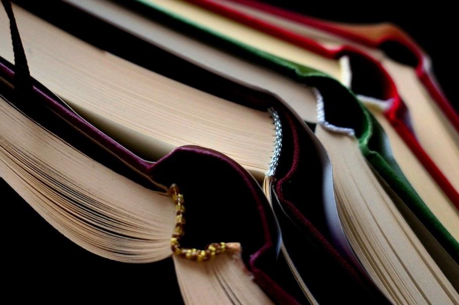 (P) Vrei să vinzi cărți? Aticariatul le cumpără! (P) Vrei să vinzi cărți? Aticariatul le cumpără!