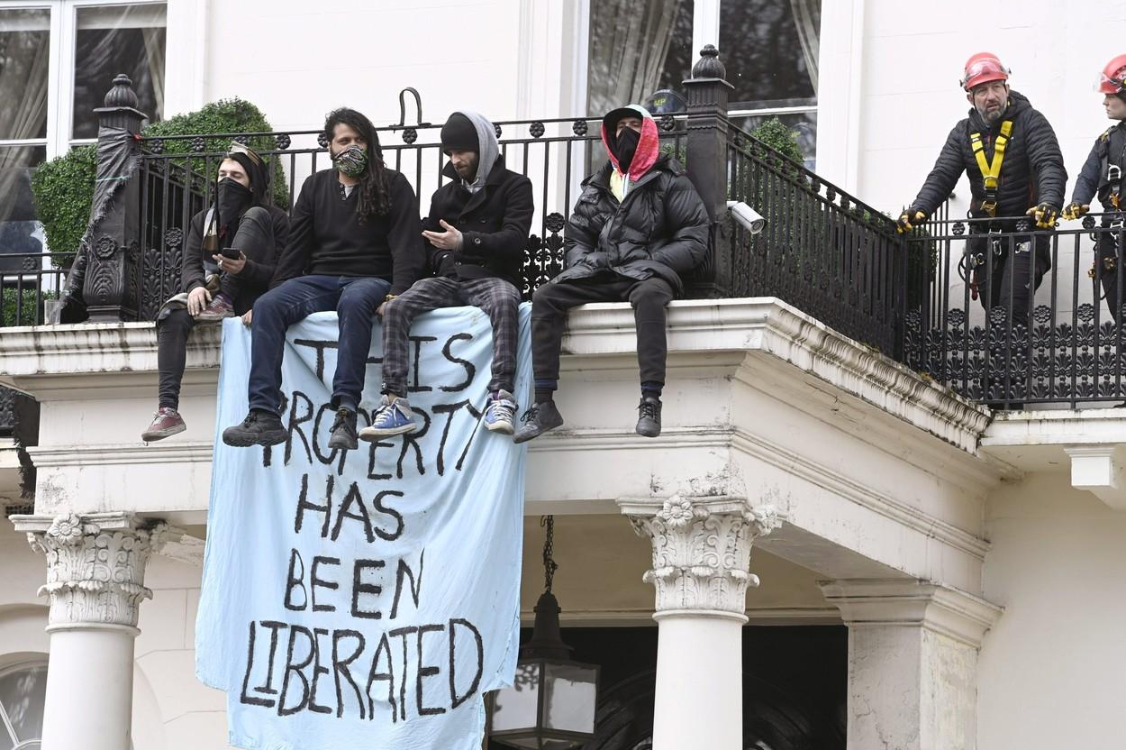 Vila din Londra a oligarhului Oleg Deripaska a fost ocupată de un grup de anarhiști