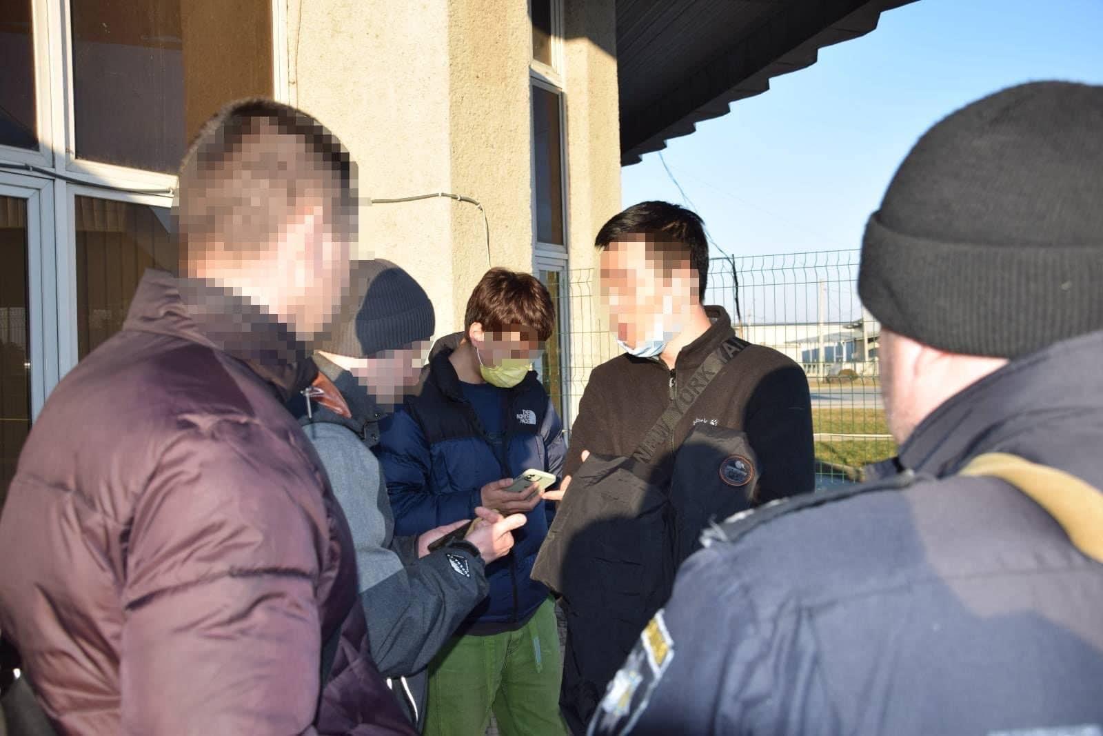 Doi chinezi au încercat să scoată doi bebeluși din Ucraina prin vama Porubne-Siret. Indivizii voiau să ajungă în România