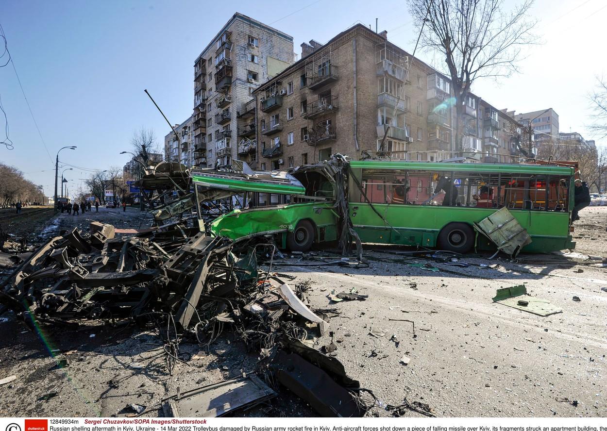 Război Rusia - Ucraina, ziua 22 LIVE TEXT. Cel puţin 21 de morţi şi 25 de răniţi, lângă Harkov.Ucraina cere UE să-l recunoască pe Putin drept "criminal de război"