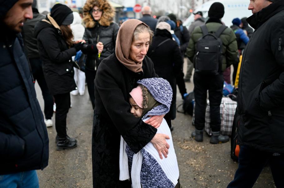 Peste 60 de bărbaţi ucraineni care încercau să treacă ilegal graniţa în Moldova au fost arestaţi. Au vrut să fugă de război Peste 60 de bărbaţi ucraineni care încercau să treacă ilegal graniţa în Moldova au fost arestaţi. Au vrut să fugă de război