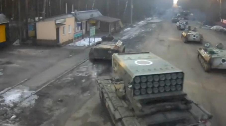 Primele imagini cu un lansator de rachete termobarice, în acţiune, în Ucraina. Rusia recunoaşte în premieră că foloseşte "bombe cu vid" - VIDEO Primele imagini cu un lansator de rachete termobarice, în acţiune, în Ucraina. Rusia recunoaşte în premieră că foloseşte "bombe cu vid" - VIDEO