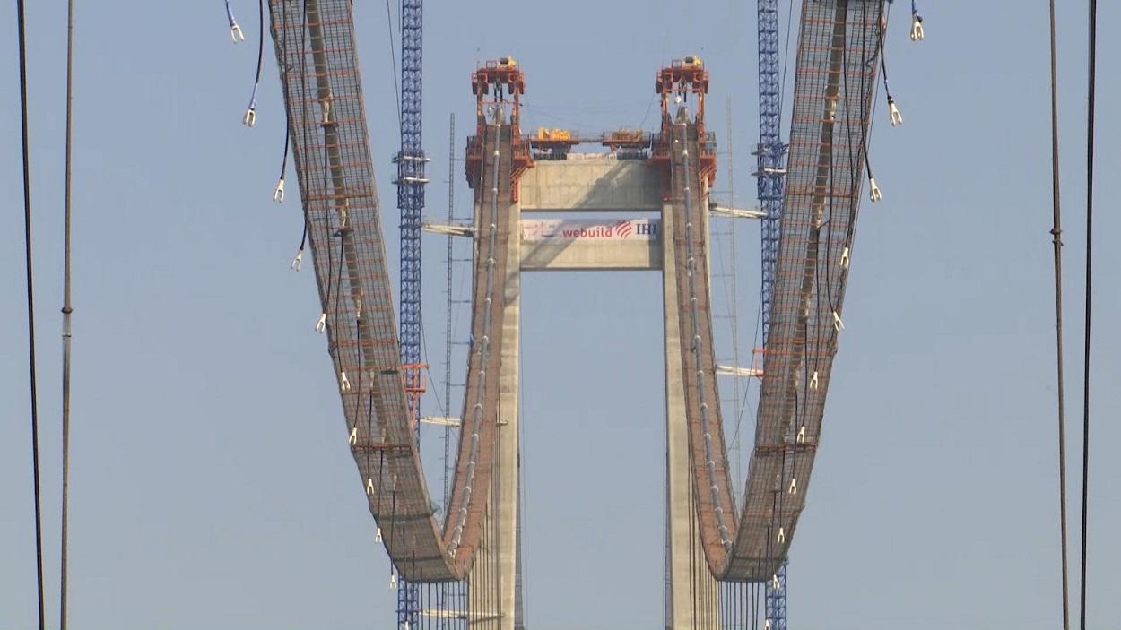Noi imagini spectaculoase cu Golden Gate de România. A început montarea grinzilor uriaşului pod peste Dunăre