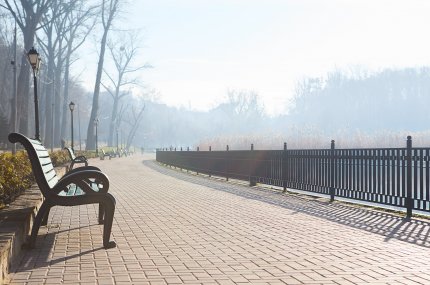 dimineață de primăvară într-un parc