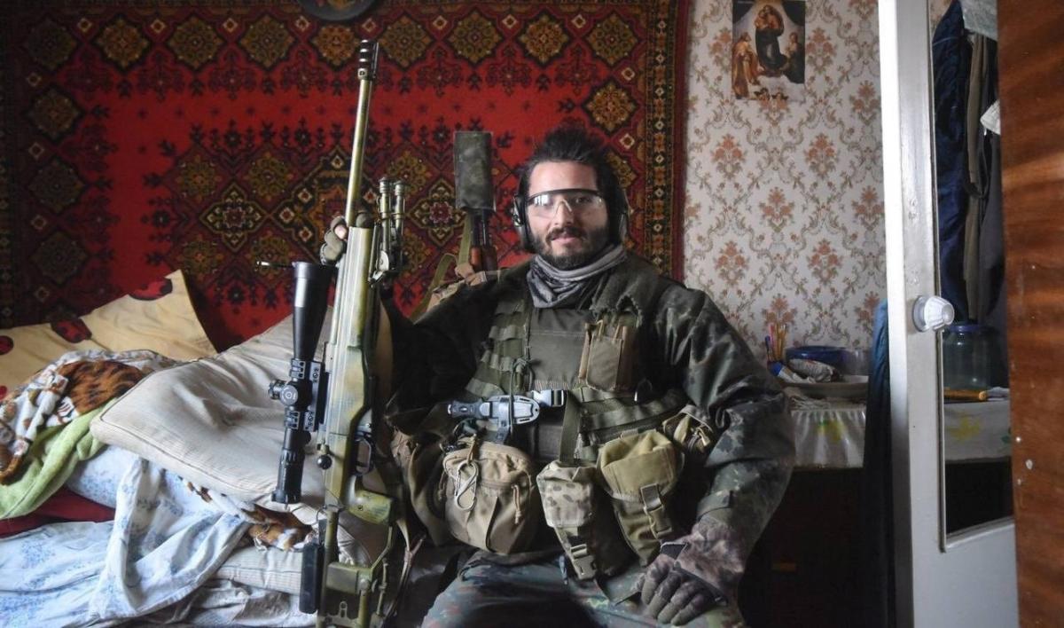"Sunt în viață! Nici o zgârietură". Celebrul lunetist Wali le râde în față rușilor, care l-au declarat mort în Mariupol "Sunt în viață! Nici o zgârietură". Celebrul lunetist Wali le râde în față rușilor, care l-au declarat mort în Mariupol