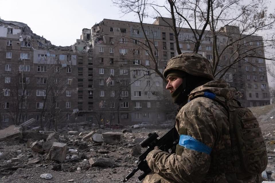 Armata rusă susține că a preluat controlul asupra orașului Izium. Ucraina neagă