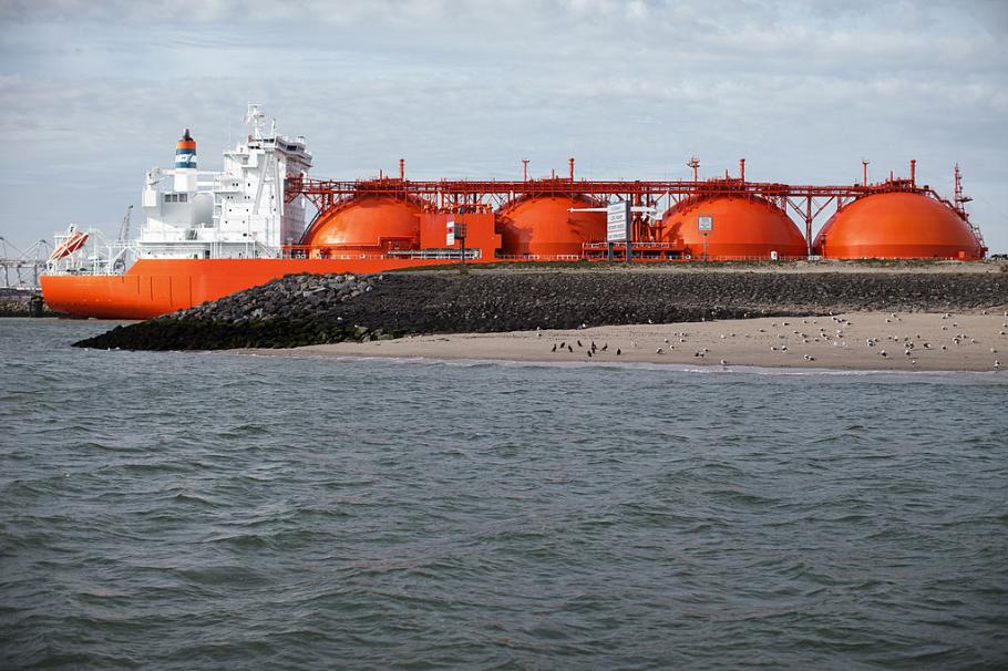 SUA și UE au anunțat un acord major de gaz natural lichefiat pentru a reduce dependența de Rusia. Prețurile au scăzut pe burse SUA și UE au anunțat un acord major de gaz natural lichefiat pentru a reduce dependența de Rusia. Prețurile au scăzut pe burse