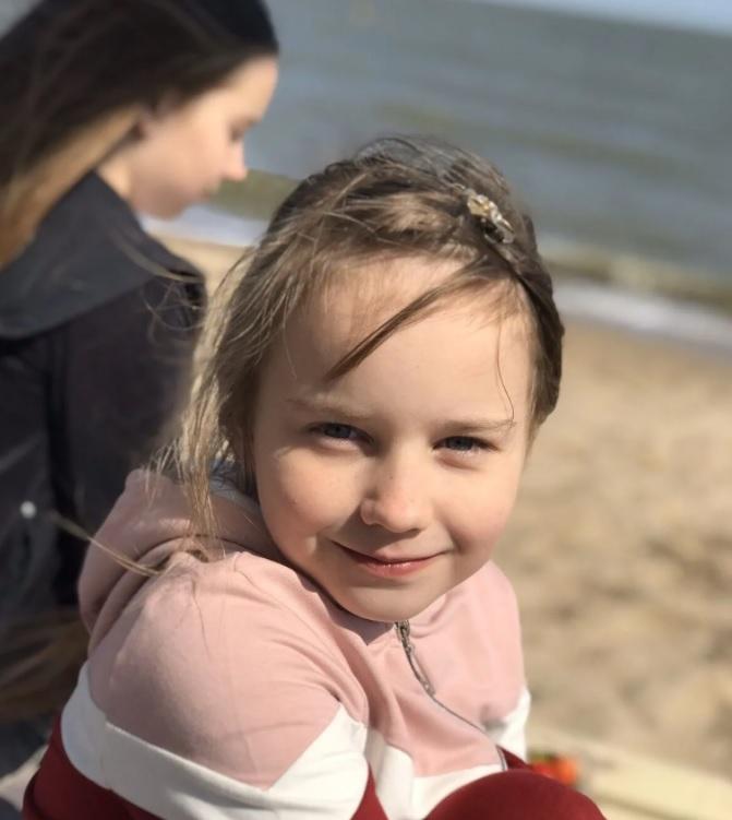 O mamă și fetița ei au fost ucise de ruși, în Mariupol. "Pe copilă nici măcar nu știm unde au îngropat-o"