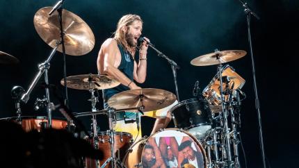 A murit Taylor Hawkins, bateristul trupei Foo Fighters. Artistul avea 50 de ani