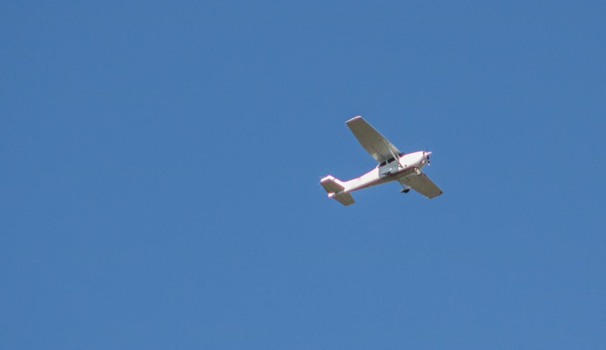 avion avion de mici dimensiuni