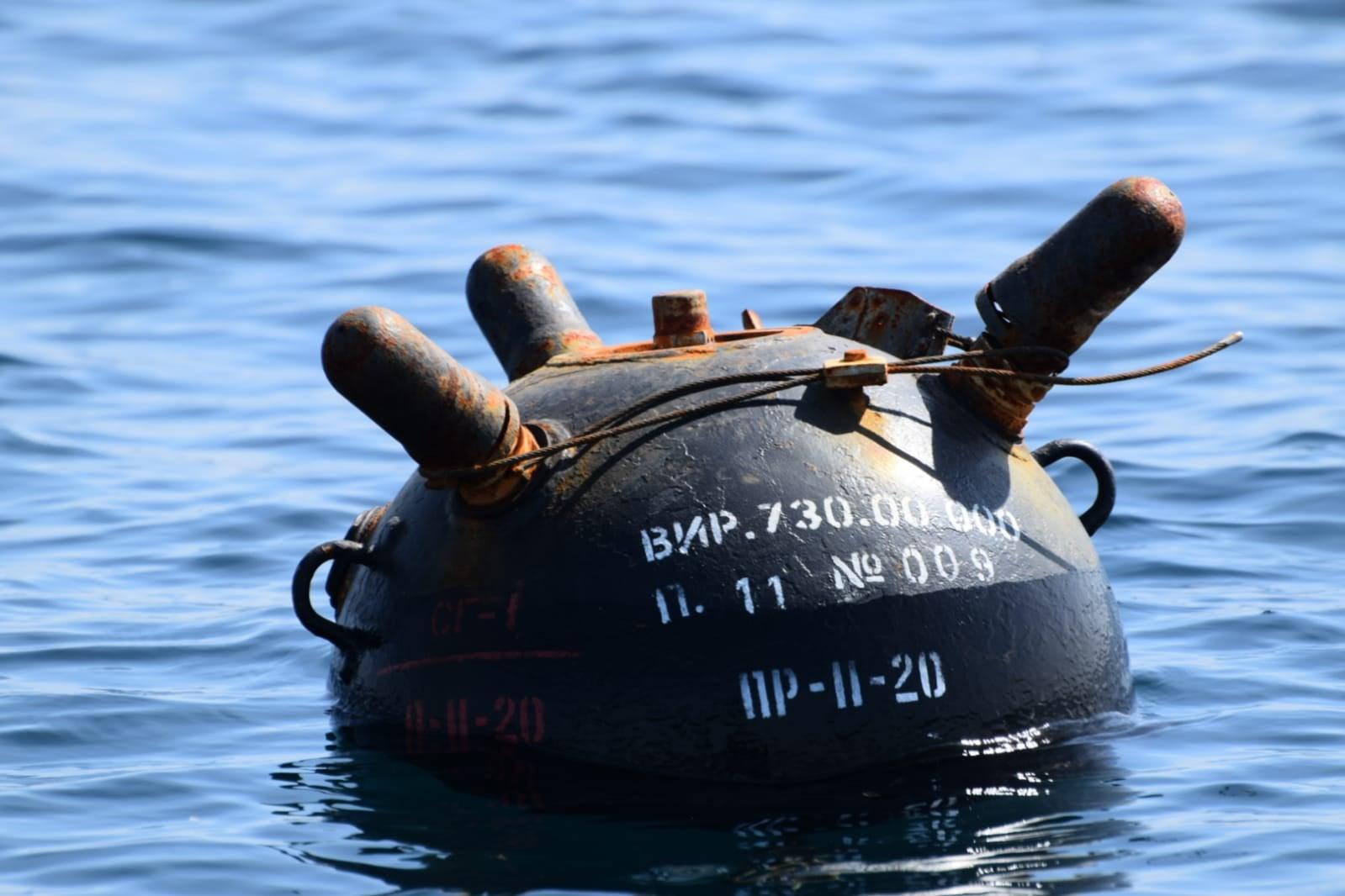 Imagini de la acţiunea de neutralizare a unei mine în Marea Neagră