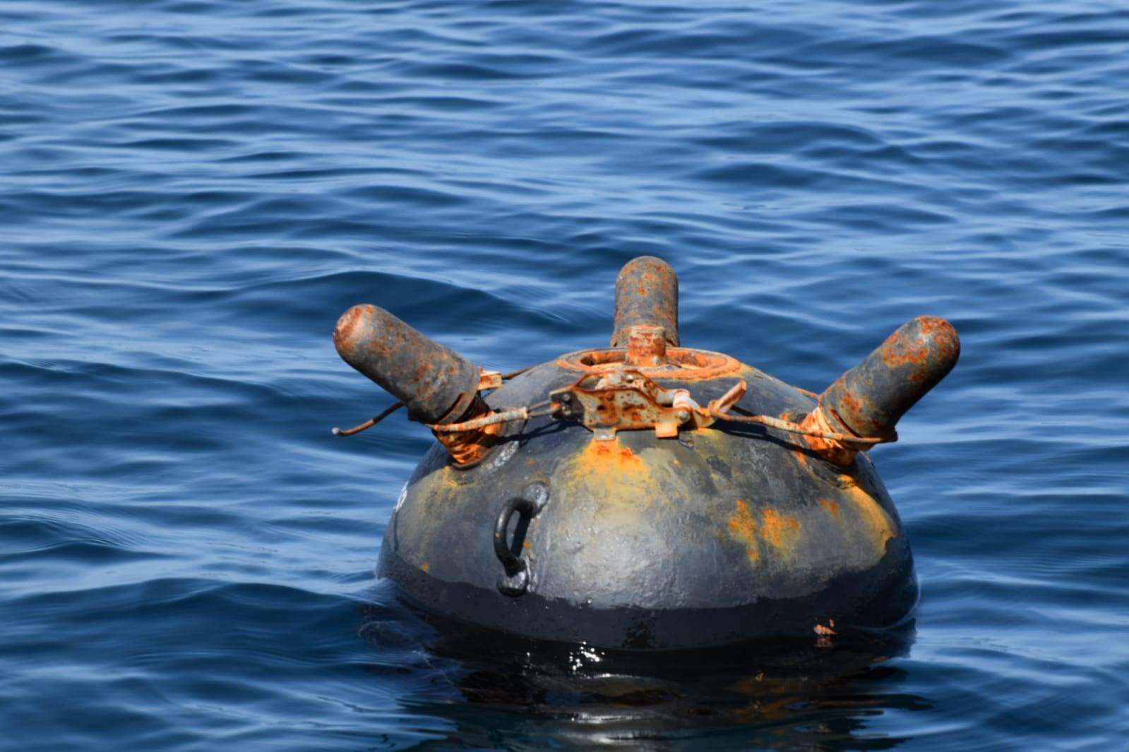 Imagini de la acţiunea de neutralizare a unei mine în Marea Neagră