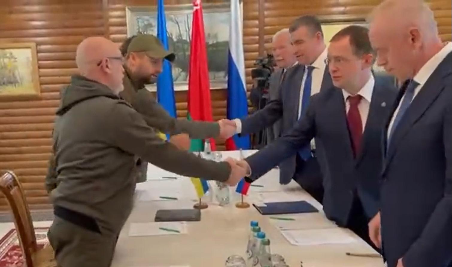 Lege prin care bunurile Rusiei şi ruşilor de pe teritoriul Ucrainei pot fi confiscate / A început a doua rundă de negocieri